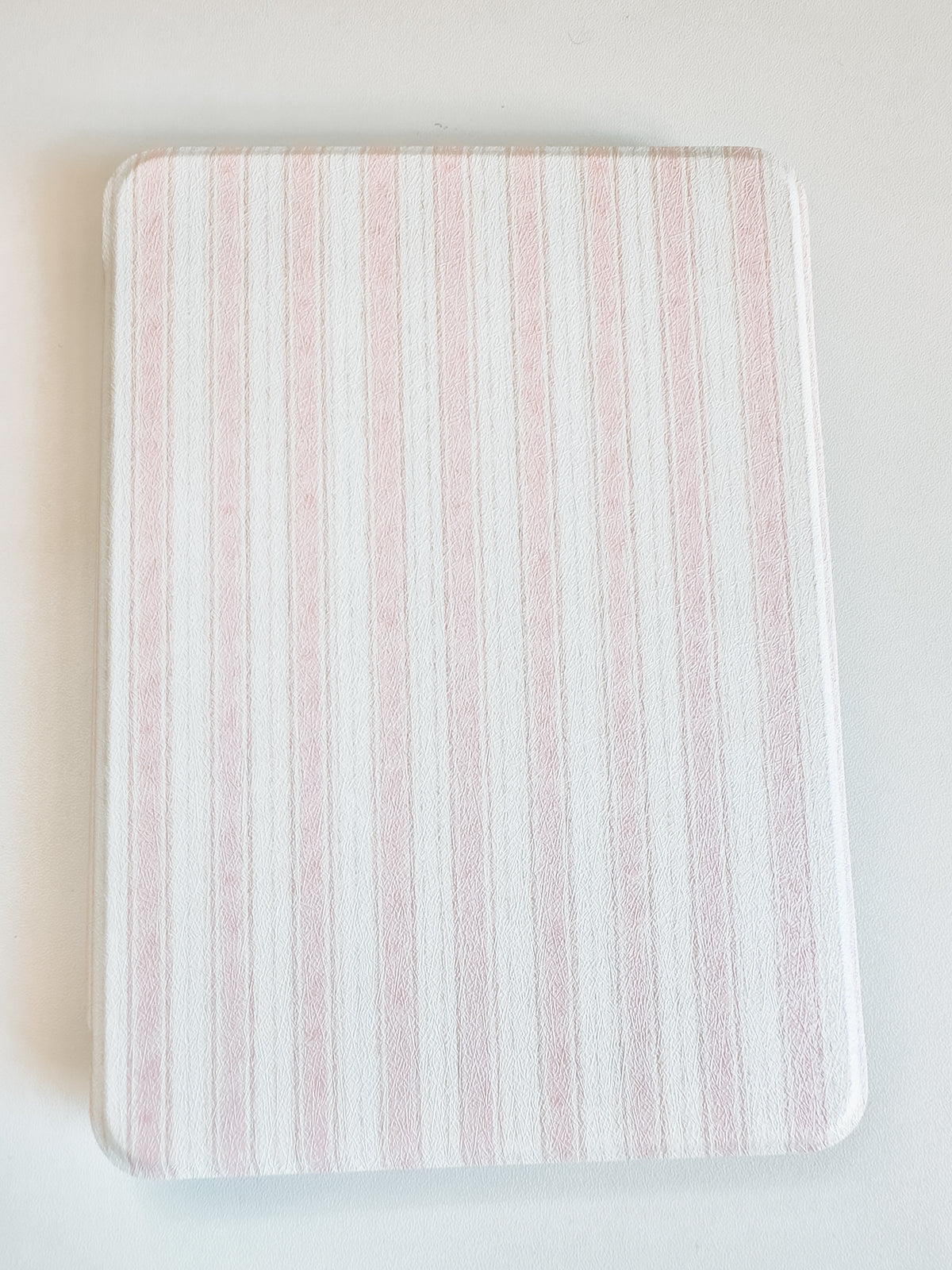 Moss & Margins Detachable Kindle Case With Hand Strap and Free Matching Insert